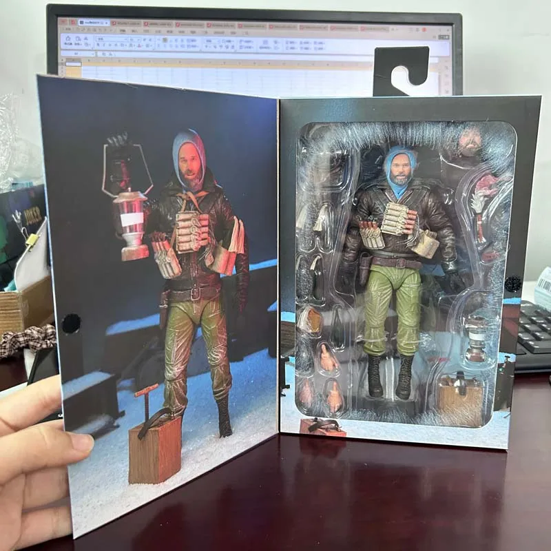 NECA Ultimate The Thing – MacReady (Last Stand) 7 Inch Action Figure - Image 8